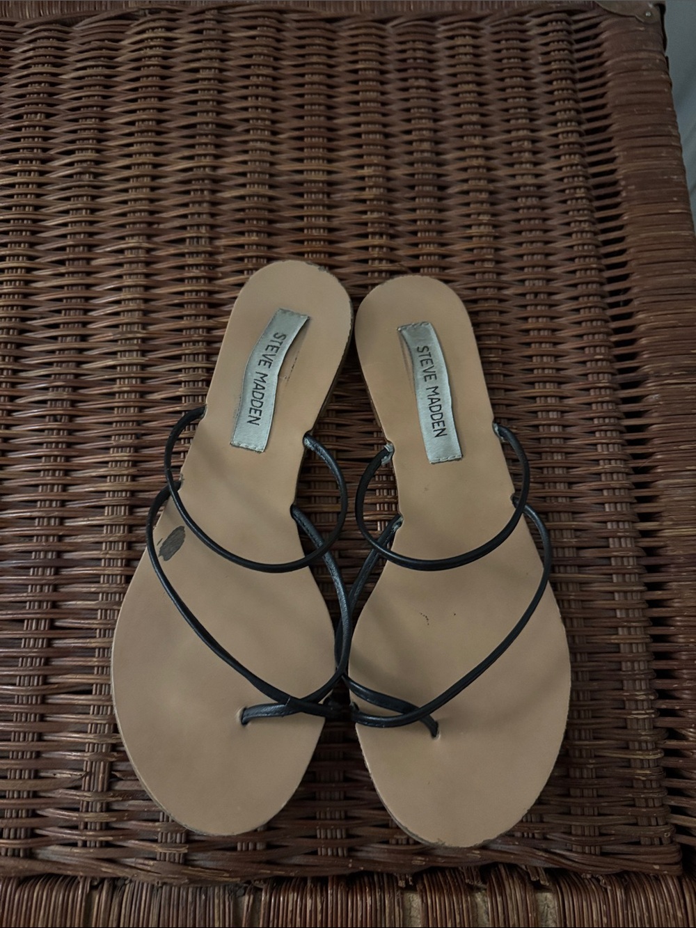 Steve Madden Black Strappy Flat Sandals with Tan Footbed - Picture 2 of 4